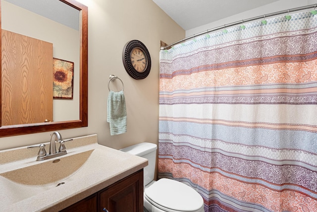 1602 19th Ave SW, Austin, MN 55912 - bathroom featuring vanity and a shower with curtain