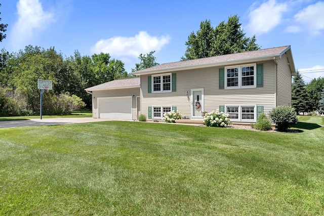 1602 19th Ave SW, Austin, MN 55912 - split foyer home with driveway, a front yard, and an attached garage