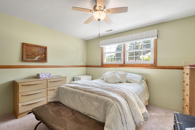 1602 19th Ave SW, Austin, MN 55912 - bedroom featuring light colored carpet, a textured ceiling, and a ceiling fan