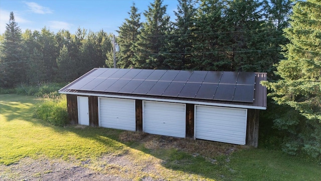 4069 Dublin Rd, Hibbing, MN 55746 - detached garage with solar panels