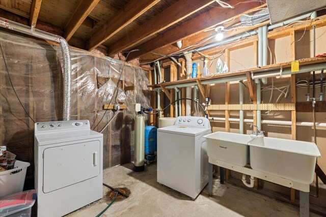 4069 Dublin Rd, Hibbing, MN 55746 - laundry area featuring washing machine and dryer