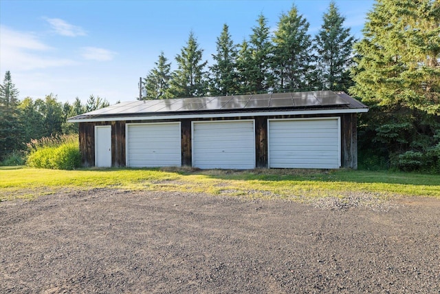 4069 Dublin Rd, Hibbing, MN 55746 - detached garage with solar panels