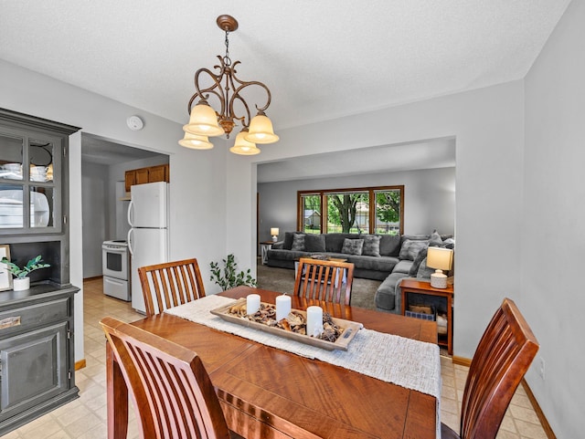 724 2nd Ave S, Buffalo, MN 55313 - dining area featuring a chandelier and baseboards