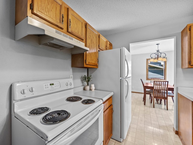 724 2nd Ave S, Buffalo, MN 55313 - kitchen featuring electric stove, under cabinet range hood, brown cabinets, light countertops, and a chandelier