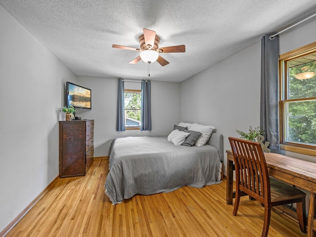 724 2nd Ave S, Buffalo, MN 55313 - bedroom featuring light wood-style flooring, a textured ceiling, and ceiling fan