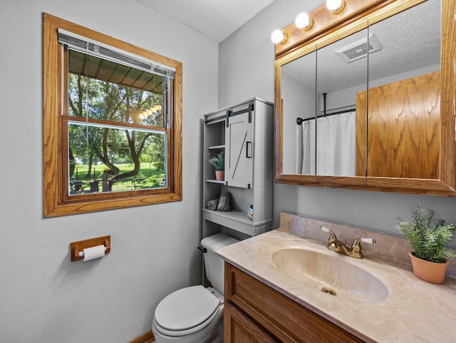 724 2nd Ave S, Buffalo, MN 55313 - bathroom with vanity, a textured ceiling, and a shower with curtain