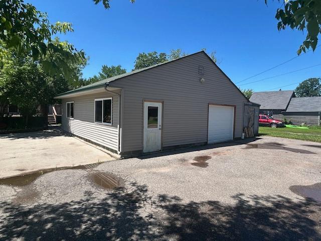 504 8th Ave, Grand Rapids, MN 55744 - garage featuring asphalt driveway