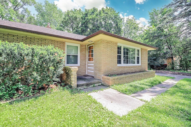 1970 Maryknoll Ave, Maplewood, MN 55109 - view of front of home featuring brick siding and a front lawn