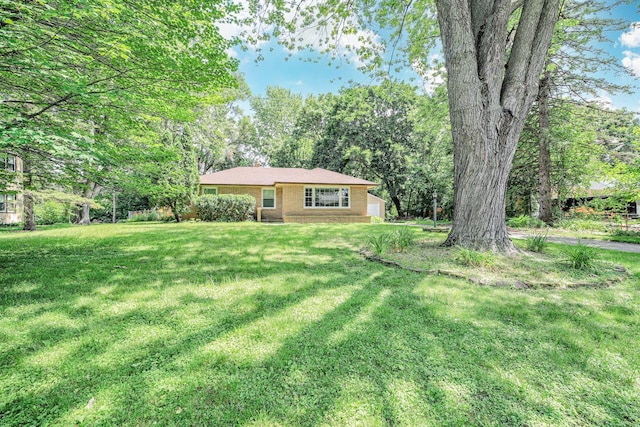 1970 Maryknoll Ave, Maplewood, MN 55109 - single story home with a front yard and brick siding