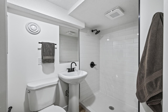 4301 Columbus Ave, Minneapolis, MN 55407 - bathroom with tiled shower and toilet