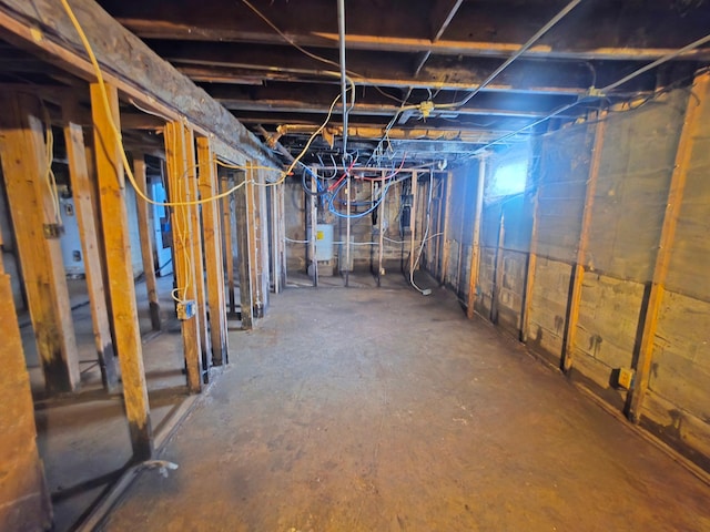 2001 Shilhon Rd, Duluth, MN 55804 - unfinished below grade area with gas water heater