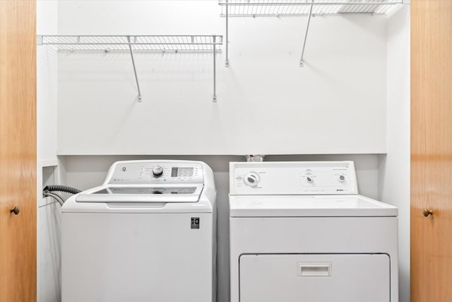 5607 100th Ln N, Brooklyn Park, MN 55443 - laundry area with washer and dryer