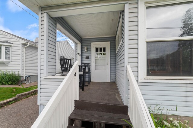 211 Saint Marie St, Duluth, MN 55803 - entrance to property