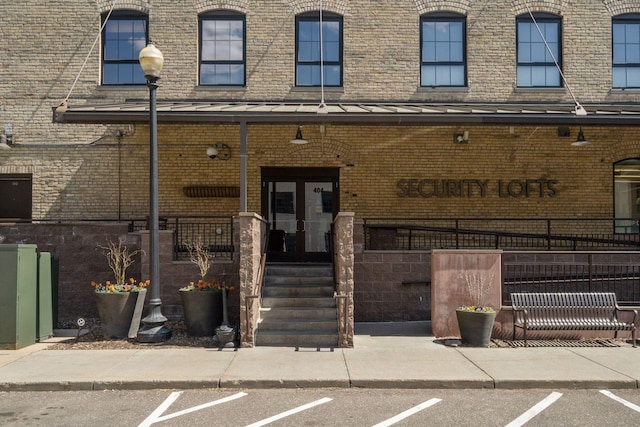 404 Washington Ave N Unit 304, Minneapolis, MN 55401 - view of property featuring uncovered parking