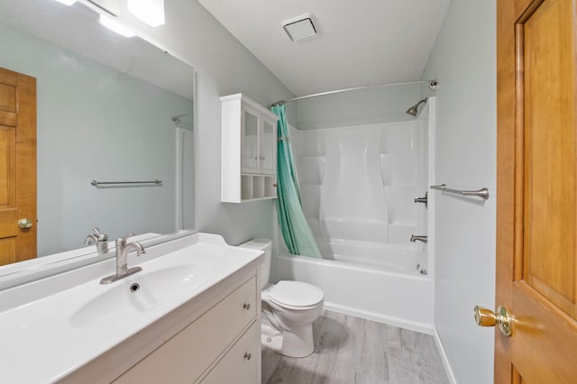 1110 Lecuyer Dr, Stillwater, MN 55082 - bathroom featuring wood finished floors, shower / bath combo with shower curtain, and vanity