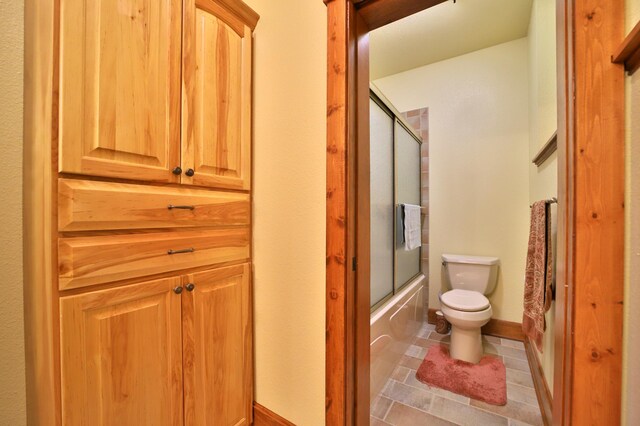2471 Birch Forest Rd SW, Nisswa, MN 56468 - full bathroom with toilet and bath / shower combo with glass door