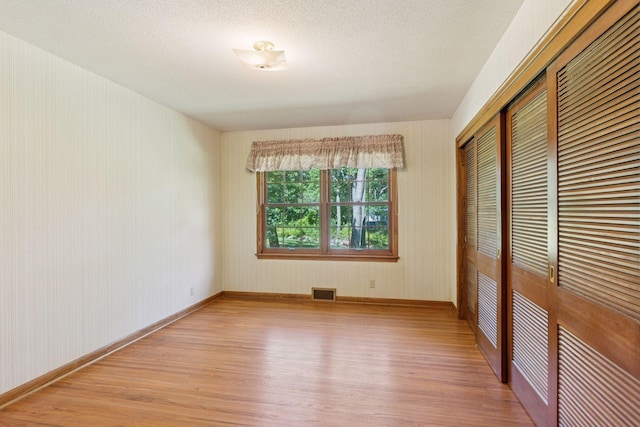 33 Eagle Ridge Rd, North Oaks, MN 55127 - unfurnished bedroom featuring light wood-style floors and a closet