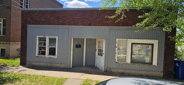 213 Bates Ave, Saint Paul, MN 55106 - view of front of house