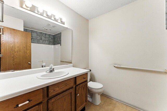 900 Countryside Rd, Waconia, MN 55387 - full bathroom featuring vanity, a shower, and a textured ceiling
