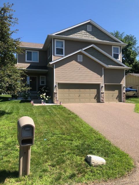 960 Carver Beach Rd, Chanhassen, MN 55317 - view of front of house featuring driveway, a front lawn, and an attached garage