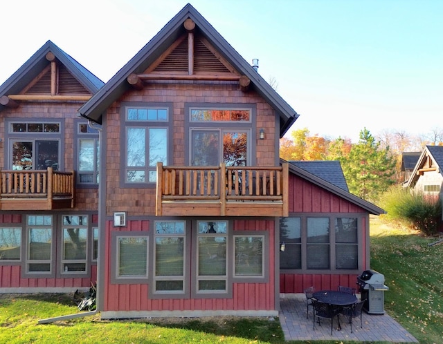 6940 Beach View Ln NW Unit 220-1, Walker, MN 56484 - back of property with board and batten siding, a patio area, and a yard