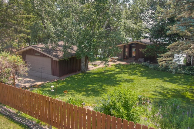13235 80th St NW, Annandale, MN 55302 - view of yard with driveway and a garage