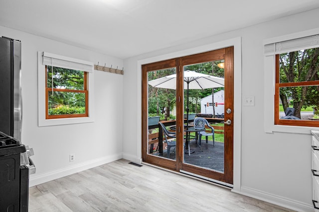 2168 Centerview Ln, Mound, MN 55364 - entryway featuring light wood-style floors and baseboards