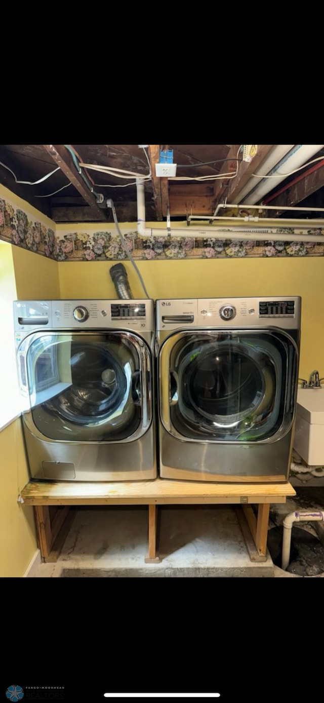 802 11th Ave N, Fargo, ND 58102 - washroom featuring washing machine and dryer