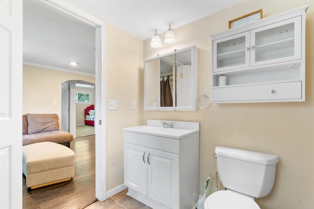 905 Bellows St, West Saint Paul, MN 55118 - bathroom with vanity and crown molding