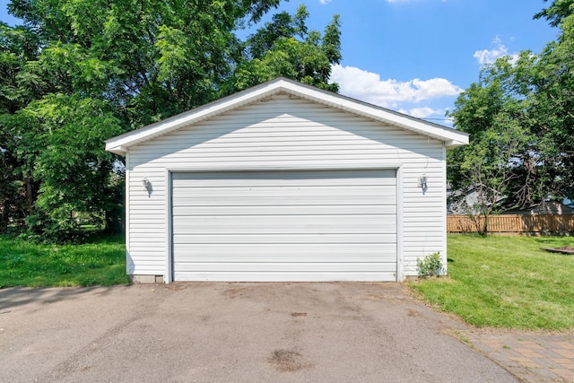 905 Bellows St, West Saint Paul, MN 55118 - view of detached garage