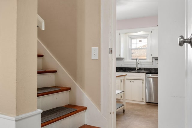 506 6th Ave SW, Austin, MN 55912 - view of stairway