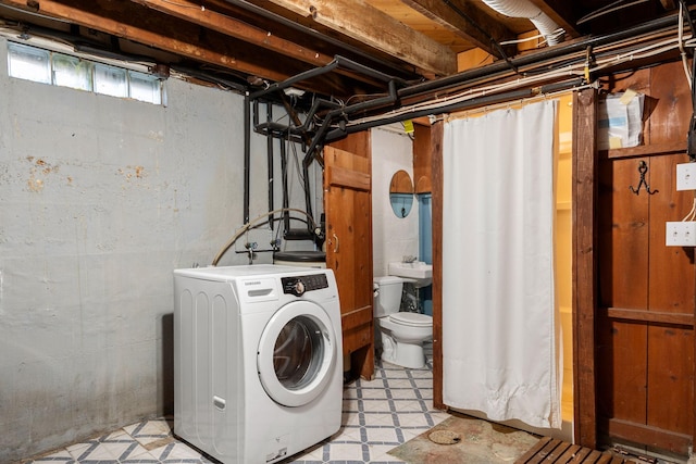 506 6th Ave SW, Austin, MN 55912 - laundry room with washer / dryer and light floors