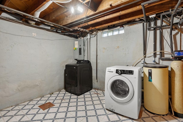 506 6th Ave SW, Austin, MN 55912 - laundry room featuring electric panel, washing machine and dryer, and light flooring