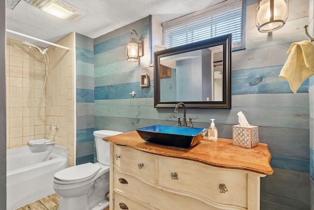 1502 Maywood St, Saint Paul, MN 55117 - bathroom featuring vanity, a textured ceiling, shower / washtub combination, and wood finished floors