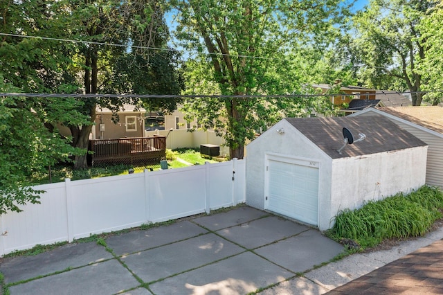 5712 Grand Ave S, Minneapolis, MN 55419 - detached garage with driveway