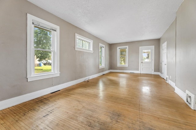 515 Lincoln St, Winona, MN 55987 - unfurnished room featuring healthy amount of natural light, light wood finished floors, and a textured ceiling