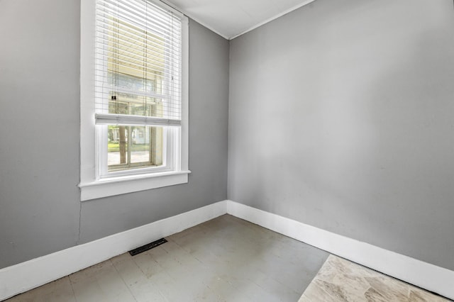 515 Lincoln St, Winona, MN 55987 - spare room with baseboards