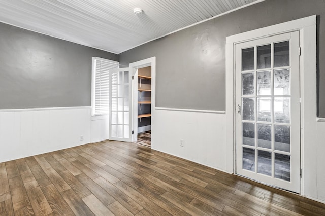 515 Lincoln St, Winona, MN 55987 - empty room featuring a wainscoted wall and wood finished floors