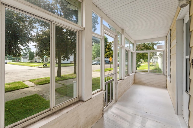 515 Lincoln St, Winona, MN 55987 - view of unfurnished sunroom