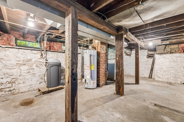 515 Lincoln St, Winona, MN 55987 - unfinished basement with gas water heater and a water softener system