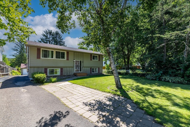 1958 6th St N, North Saint Paul, MN 55109 - bi-level home featuring an outbuilding and entry steps