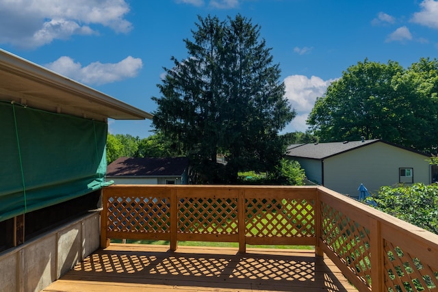 1958 6th St N, North Saint Paul, MN 55109 - view of deck