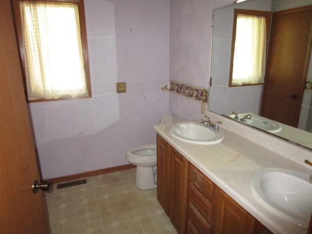 206 Central Ave, Truman, MN 56088 - photo 4