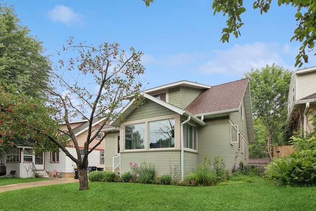 116 9th Ave NW, Rochester, MN 55901 - view of front of house with a front yard, a shingled roof, and entry steps