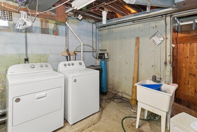 116 9th Ave NW, Rochester, MN 55901 - laundry area featuring washer and clothes dryer