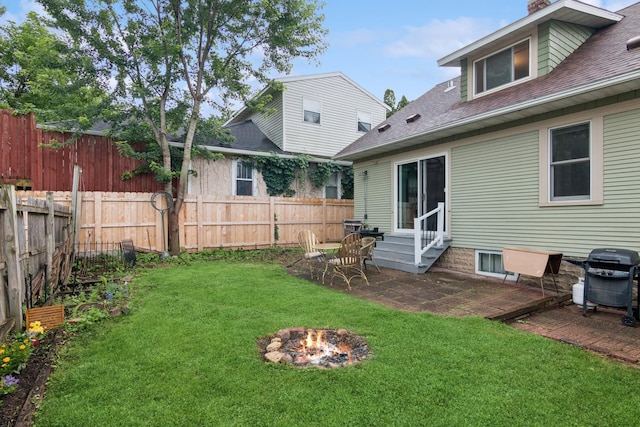 116 9th Ave NW, Rochester, MN 55901 - fenced backyard with entry steps and a patio