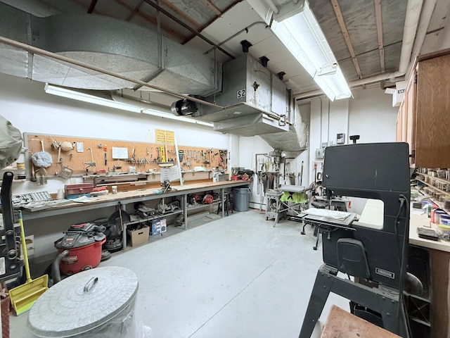 6615 Lake Shore Dr S Unit 317, Richfield, MN 55423 - below grade area with a workshop area