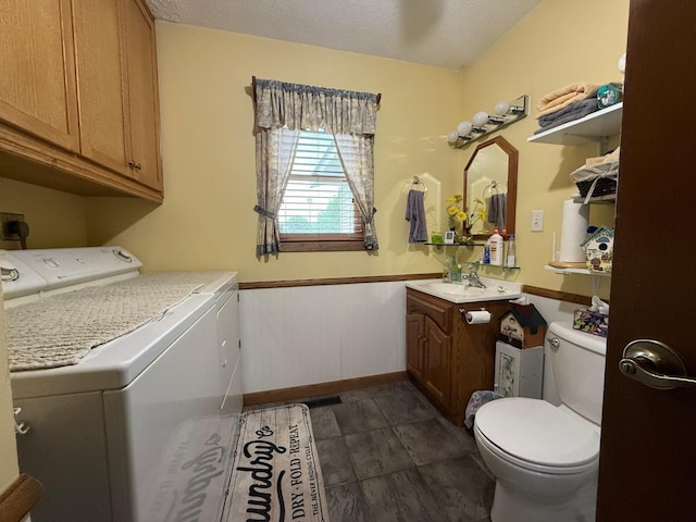 31044 Acorn Lake Rd, Frazee, MN 56544 - laundry area with separate washer and dryer and baseboards
