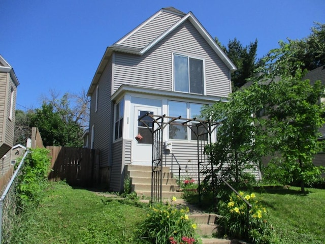 658 Bellows St, Saint Paul, MN 55107 - view of front of house with entry steps