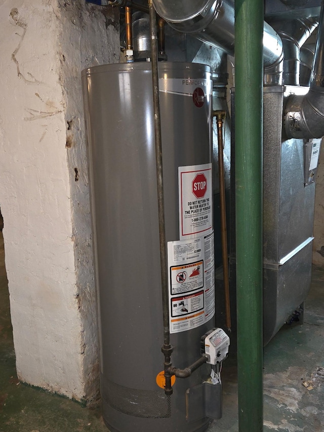 658 Bellows St, Saint Paul, MN 55107 - utility room with water heater
